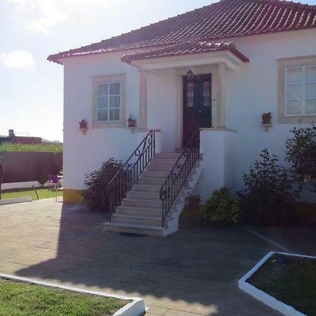 Villa Vivenda Maria De Lourdes Maiorga Exterior foto